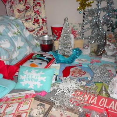 Lot 653 - Mixed Christmas Winter Themed Lot 