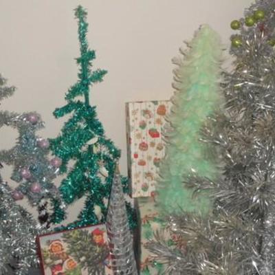 Lot 653 - Mixed Christmas Winter Themed Lot 