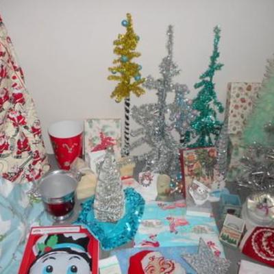 Lot 653 - Mixed Christmas Winter Themed Lot 