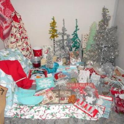 Lot 653 - Mixed Christmas Winter Themed Lot 