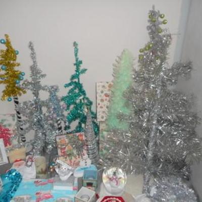 Lot 653 - Mixed Christmas Winter Themed Lot 