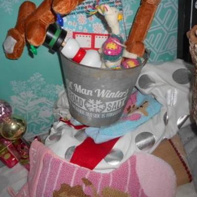 Lot 654 - Large Christmas Lot Lighted Reindeer and much more