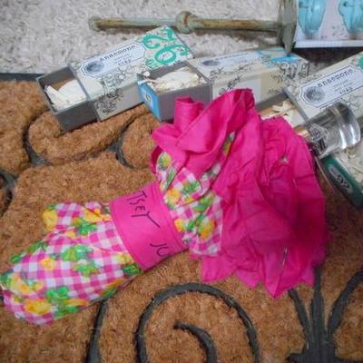 Lot 655 - Garden Themed items and Shabby Chic Shelf 