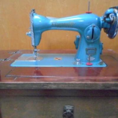 Lot 656 - Vintage Sewing Machine in Cabinet