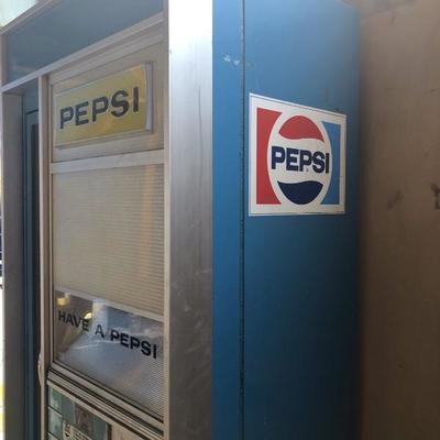 #65 - Working Vintage Pepsi Vending Machine