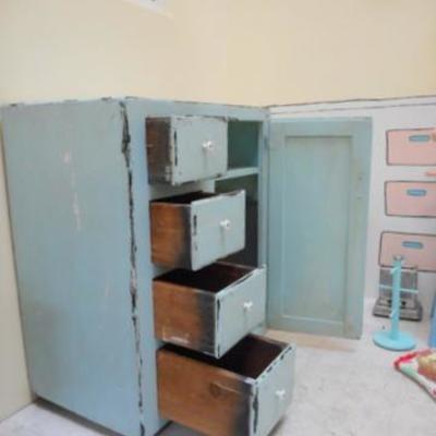 Lot 661 - Shabby Chic Cabinet w/ Drawers