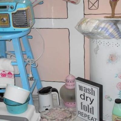 Lot 662 - Loads of Vintage/Retro Kitchen Themed Items