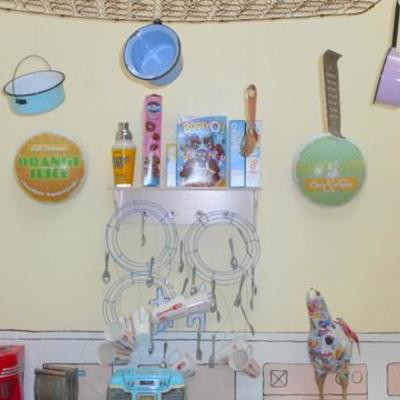 Lot 662 - Loads of Vintage/Retro Kitchen Themed Items