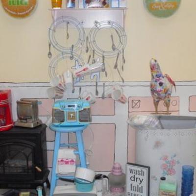 Lot 662 - Loads of Vintage/Retro Kitchen Themed Items
