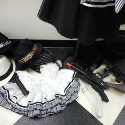 Lot 669 - Gangster Costume Grouping