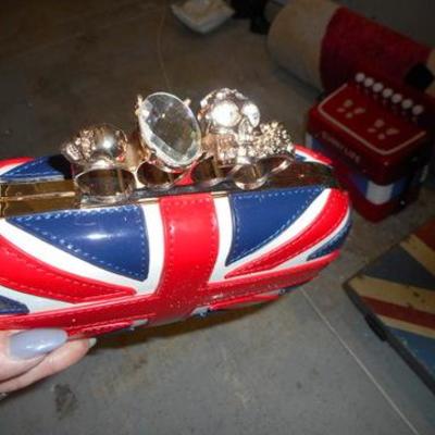 Lot 803 - British Theme - Lg Canvas Print, Rug, Costumes, Great Looking Handbag