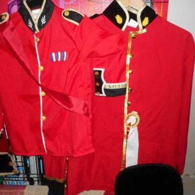 Lot 803 - British Theme - Lg Canvas Print, Rug, Costumes, Great Looking Handbag