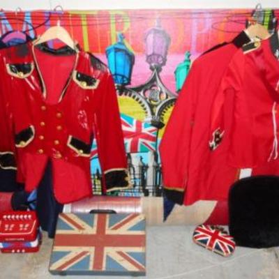 Lot 803 - British Theme - Lg Canvas Print, Rug, Costumes, Great Looking Handbag