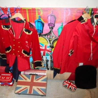 Lot 803 - British Theme - Lg Canvas Print, Rug, Costumes, Great Looking Handbag