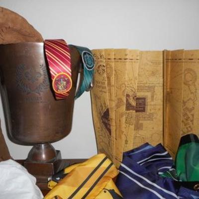 Lot 805 - Harry Potter Costume & Accessories Lot