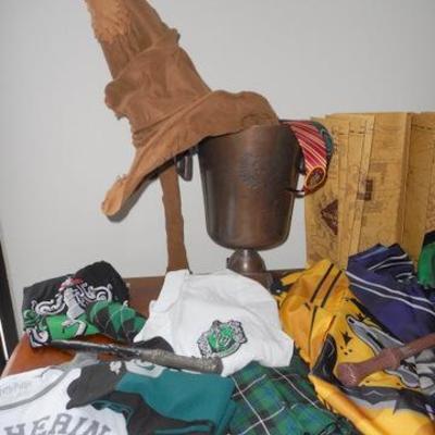 Lot 805 - Harry Potter Costume & Accessories Lot