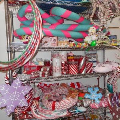 Lot 810 - Toyland Candy land Themed Decor w/ Bakers Rack