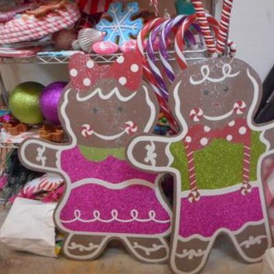 Lot 810 - Toyland Candy land Themed Decor w/ Bakers Rack
