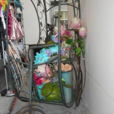 Lot 814 - Awesome Metal Garden Decorative Cart - Must See!