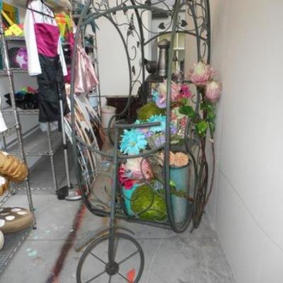 Lot 814 - Awesome Metal Garden Decorative Cart - Must See!