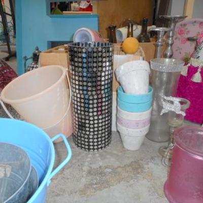 Lot 819 - Group of Assorted Decorative Items / Lampshades, Metal Letter "E", Glassware, ++