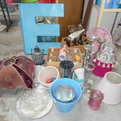 Lot 819 - Group of Assorted Decorative Items / Lampshades, Metal Letter "E", Glassware, ++