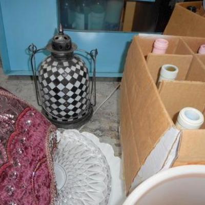 Lot 819 - Group of Assorted Decorative Items / Lampshades, Metal Letter "E", Glassware, ++