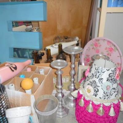Lot 819 - Group of Assorted Decorative Items / Lampshades, Metal Letter "E", Glassware, ++