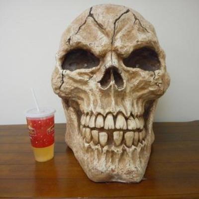 Lot 675 - Very Cool Large 22" Battery Operated Halloween Skull 