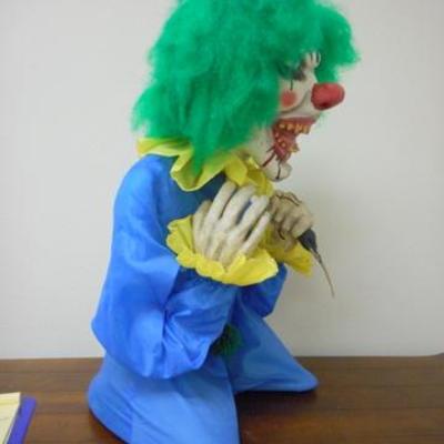 Lot 676 - Large 26" Battery Operated Scary Clown 