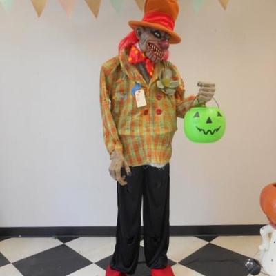 Lot 606 - 6 ft 5" Scary Halloween Figure