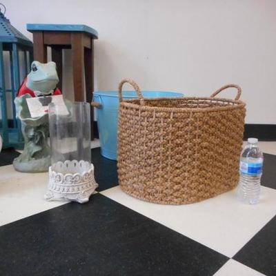 Lot 615 - 8 pcs /Metal wash bins, Wicker basket. +++
