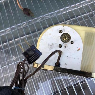 #132 - Collection of 3 Vintage Wall Clocks and 2 Vintage Alarm Clocks