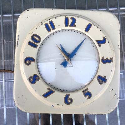 #132 - Collection of 3 Vintage Wall Clocks and 2 Vintage Alarm Clocks