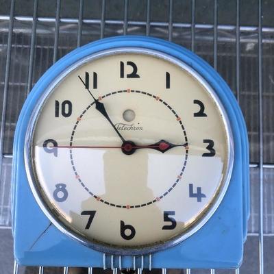 #132 - Collection of 3 Vintage Wall Clocks and 2 Vintage Alarm Clocks
