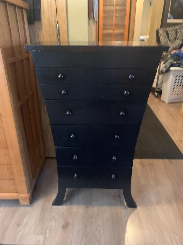 Tall black best sale jewelry box