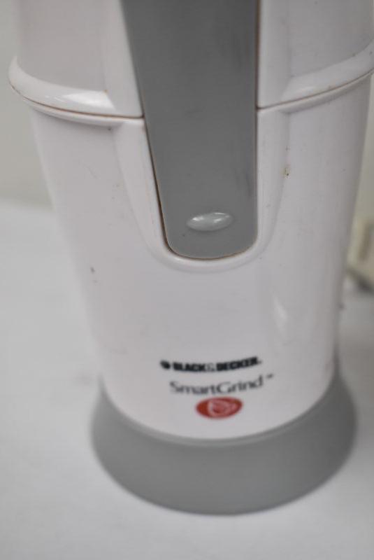 2 pc Kitchen/Coffee Black & Decker Smart Grind and Farberware Coffee