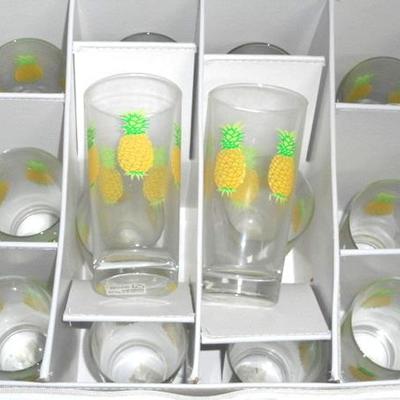 Lot 826 - Group of Mai Tai Pineapple Glasses with Storage Case