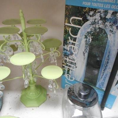 Lot 840 - Cake and Cup Cake stands + Assorted glassware