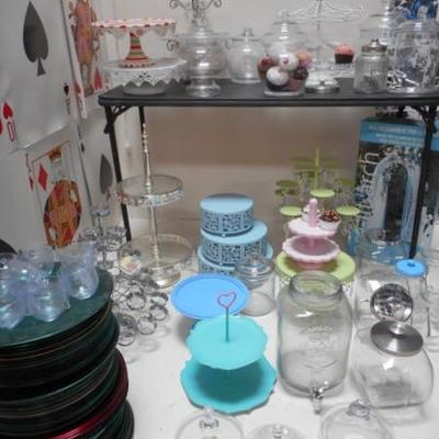 Lot 840 - Cake and Cup Cake stands + Assorted glassware