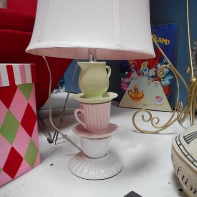 Lot 842 - Alice in Wonderland Theme Room