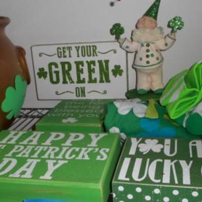 Lot 400 - Mixed Holiday Decor - St Paddys, Thanksgiving, Xmas + Metro Rack