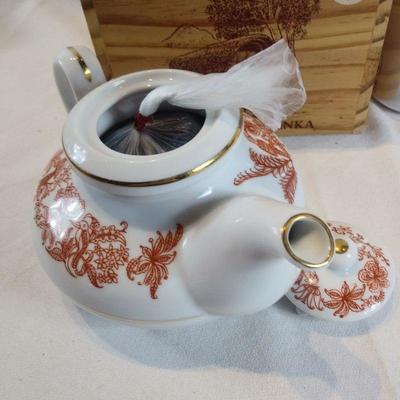 Little Tea Pot in Original Wooden Box