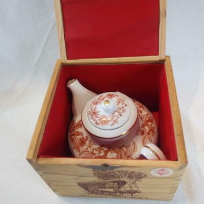 Little Tea Pot in Original Wooden Box