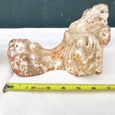 #137 - Collection of Detailed Decor, Claw Feet, Gold Corbel
