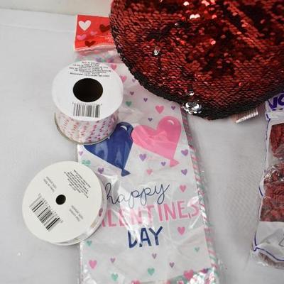 11 pc Valentine's Gifts. Gift bags, ribbon, stuffed animals, etc - New