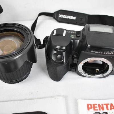 Pentax Film Camera with Lens Hood & Bag. Auto-Focus isn't working. 28-200 lens