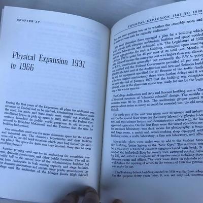 #47 - Collection of Vintage Books, Penncrest Phonograph, 8 Records