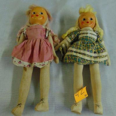 42 Stuffed dolls