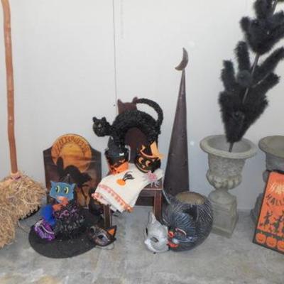 Lot 407 - Gargoyle Planters & Black Cat Halloween Decorations